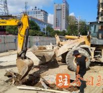 www.艹逼123.com高温下的坚守｜道路建设者用汗水铺就畅通路